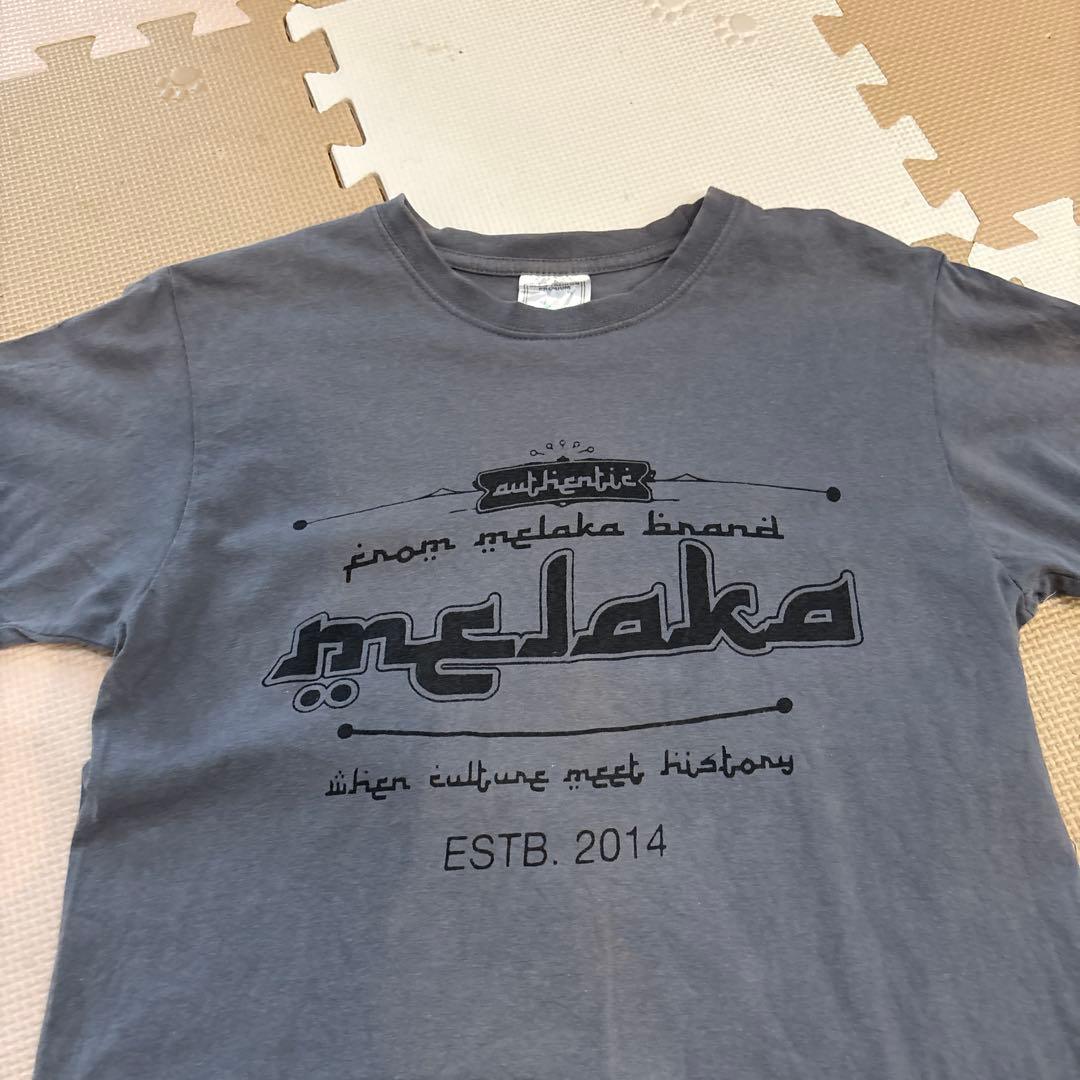 MELAKA ロゴプリントTシャツ グレー系 — image 2