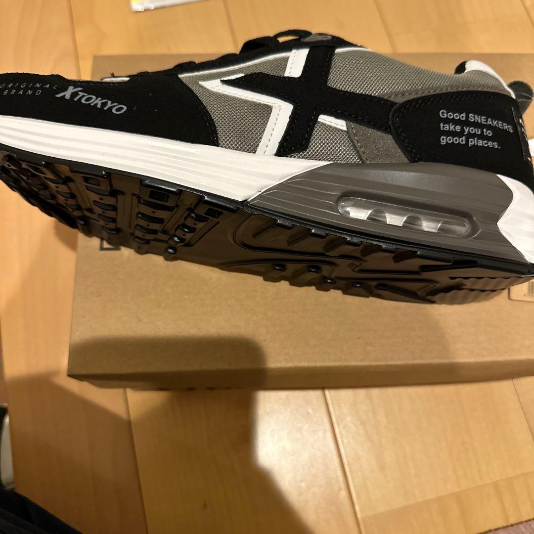 XTOKYO スニーカー ブラック グレー — image 3