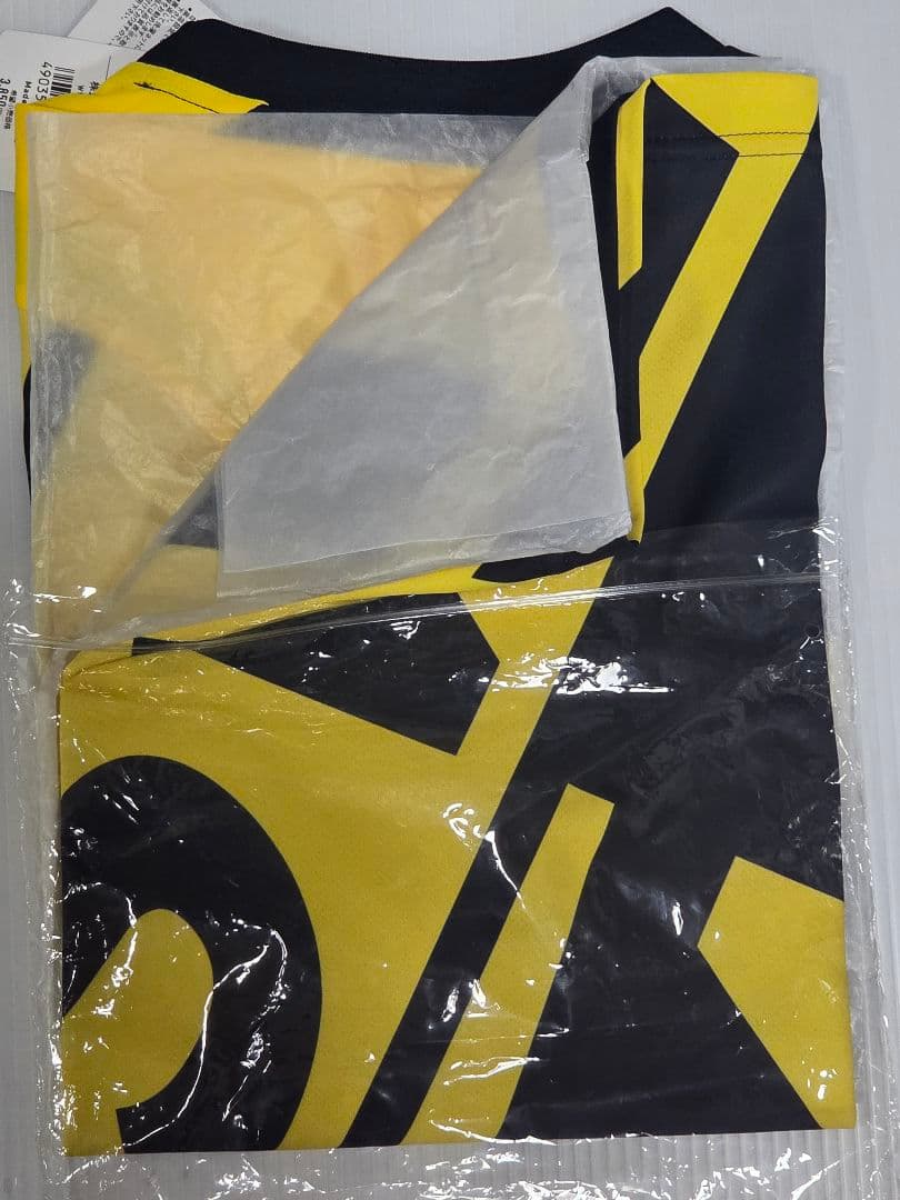 VICTAS BLOCK LOGO TEE ブラックイエロー Mサイズ 靴下こみ — image 3