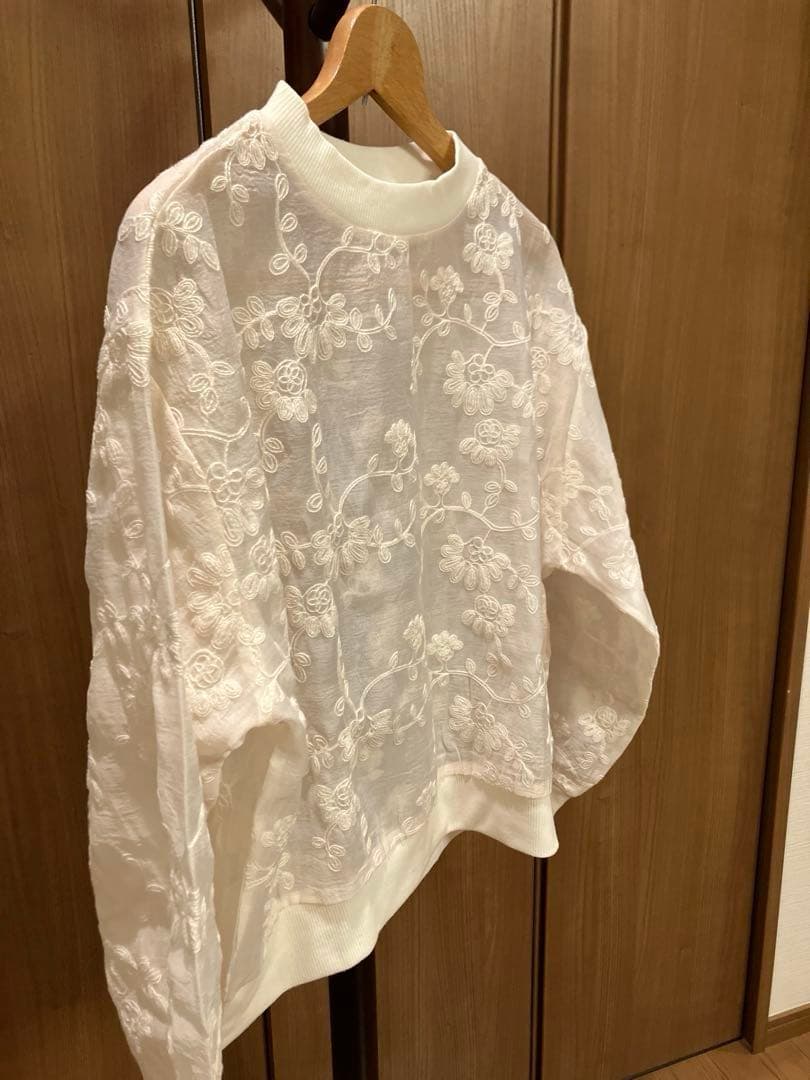 花柄 シースルー シフォン素材 透け感 長袖Tカットソー ブラウス 生成色 — image 5