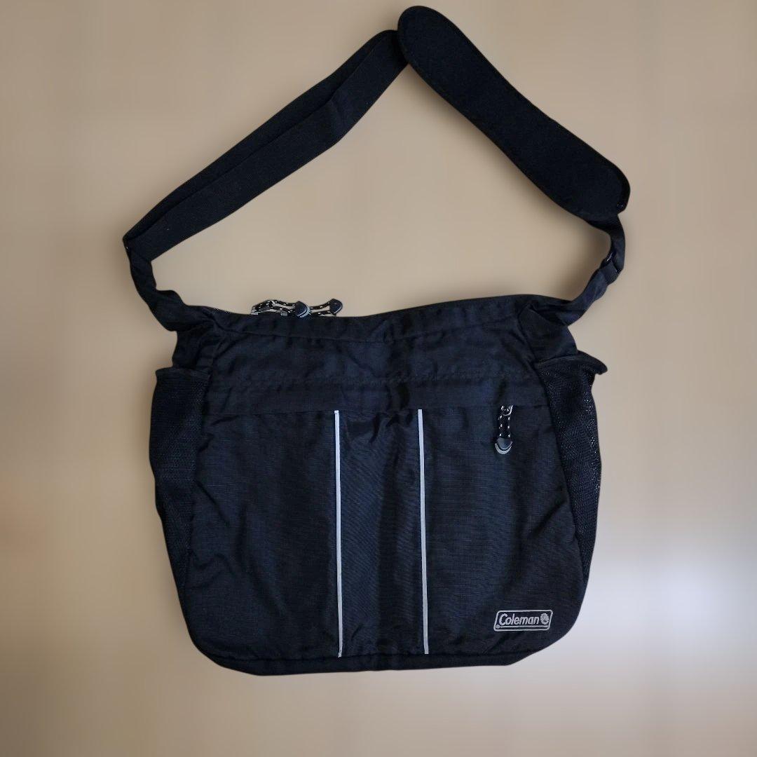 Coleman ショルダーバッグ 大　ブラック — image 3