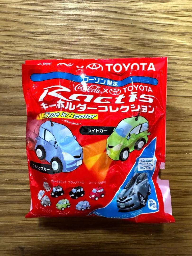 ローソン限定 Coca-Cola×TOYOTA Ractis キーホルダー — image 2