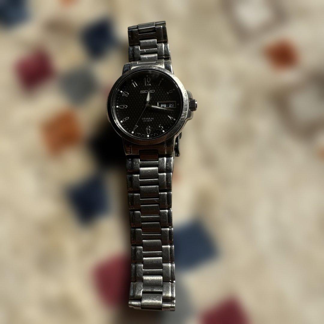 SEIKO チタン ブラックダイヤル 腕時計 — image 2