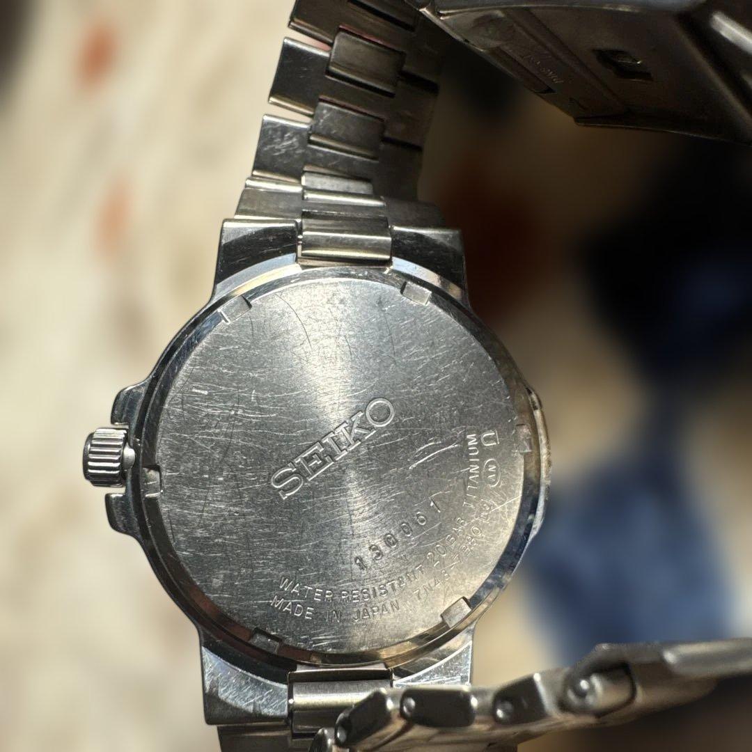 SEIKO チタン ブラックダイヤル 腕時計 — image 3