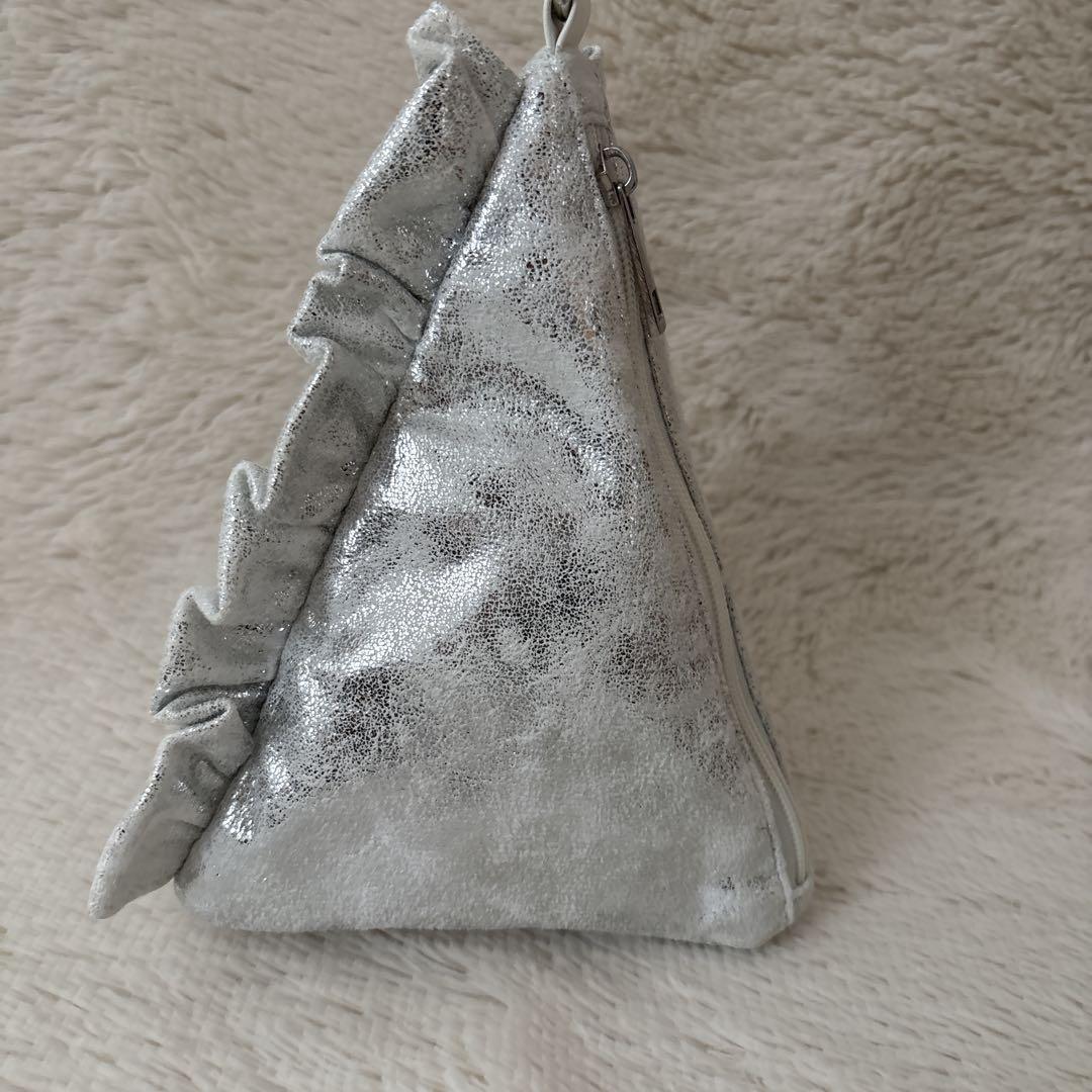 美品✨GRAIN メタリック　トライアングル　バッグ　2025SS — image 4