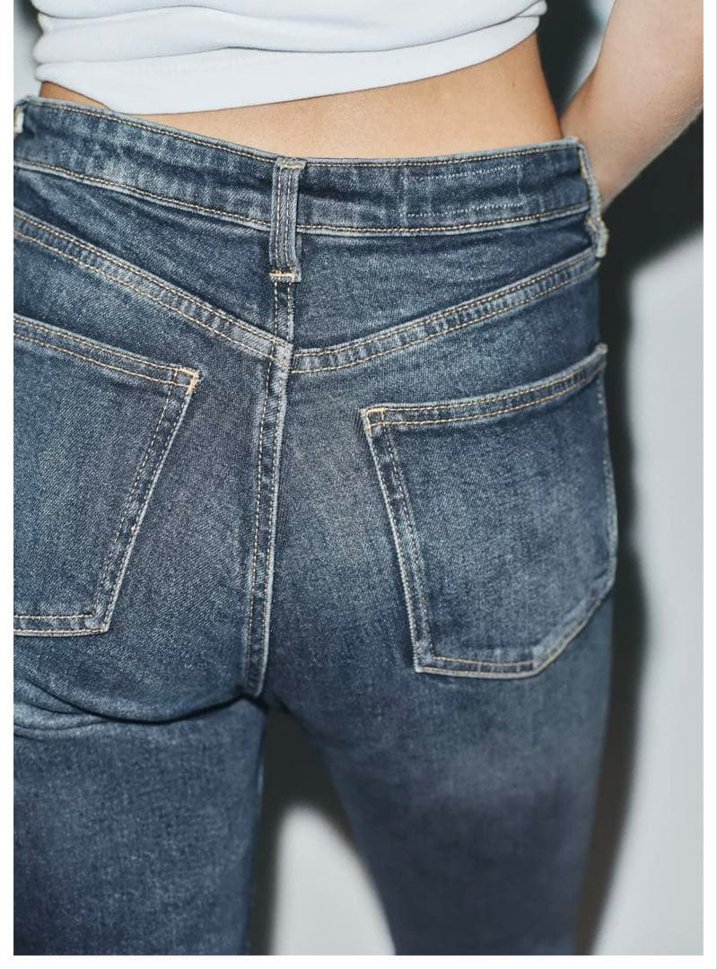 【美品】ZARA CROP FLARE デニムパンツ サイズ36 — image 4