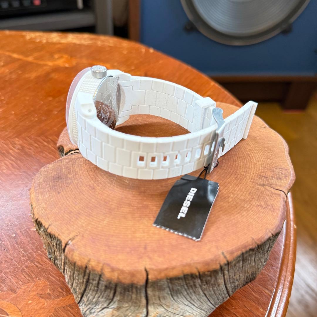 新品　DIESEL 腕時計 ホワイト シリコンバンド — image 2