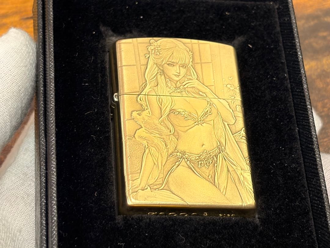 高級感 新品 綺麗ZORRO ビキニ少女の両目彫刻加工 オイルライター 真鍮製 — image 5