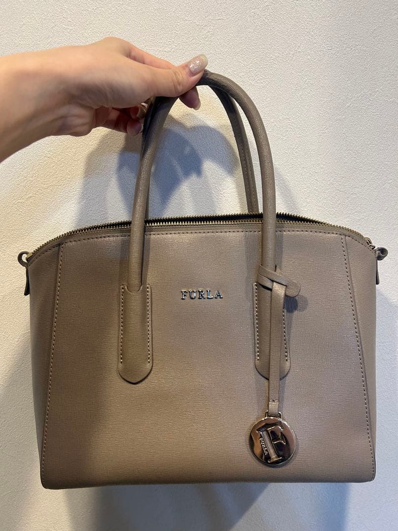 FURLA ハンドバッグ グレージュ — image 2