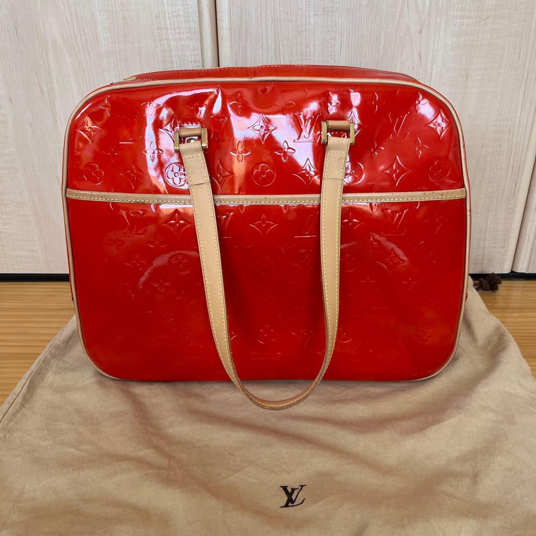 LOUIS VUITTON モノグラム　ヴェルニライン　サットン　ルージュ — image 2