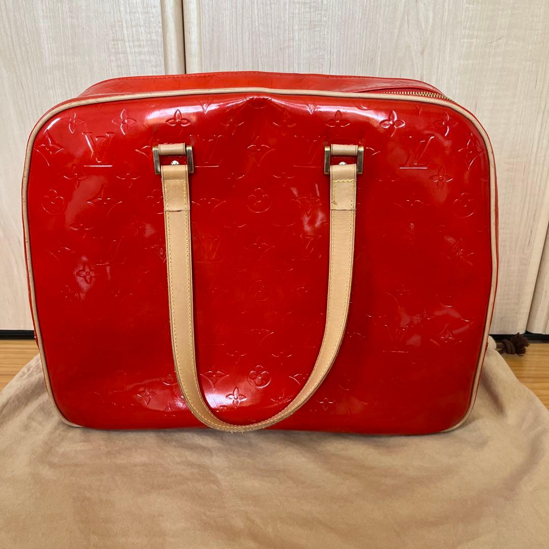 LOUIS VUITTON モノグラム　ヴェルニライン　サットン　ルージュ — image 3