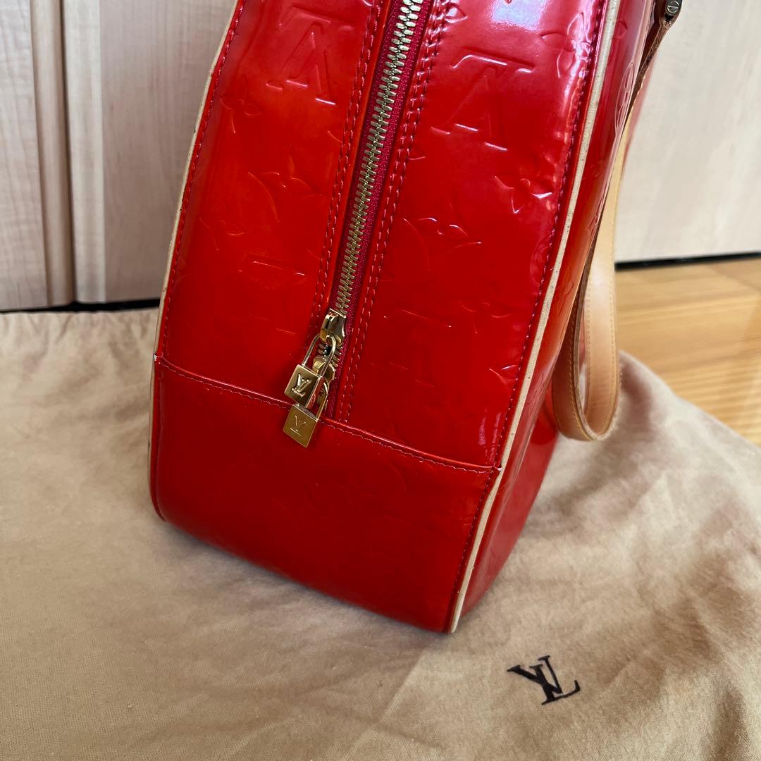 LOUIS VUITTON モノグラム　ヴェルニライン　サットン　ルージュ — image 4