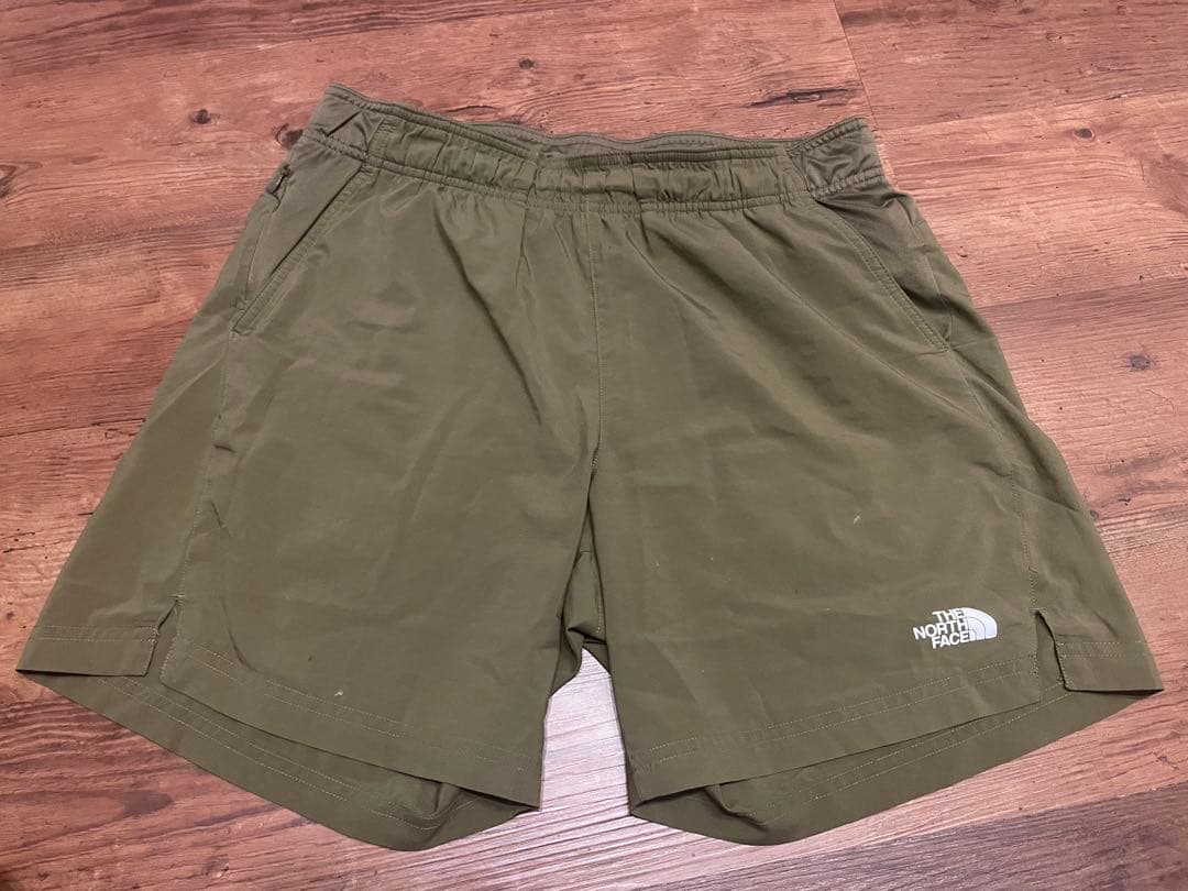 THE NORTH FACE ショートパンツ カーキ — image 2