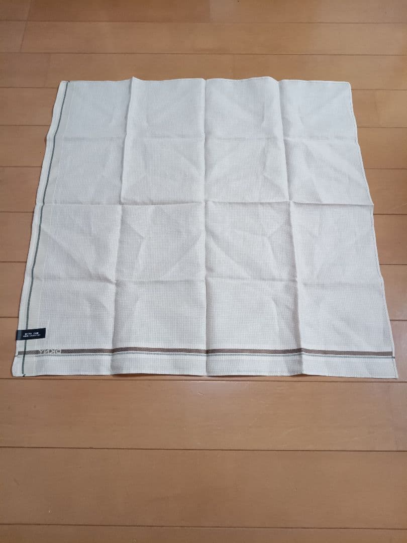 未使用　DKNY ハンカチ ベージュ — image 4