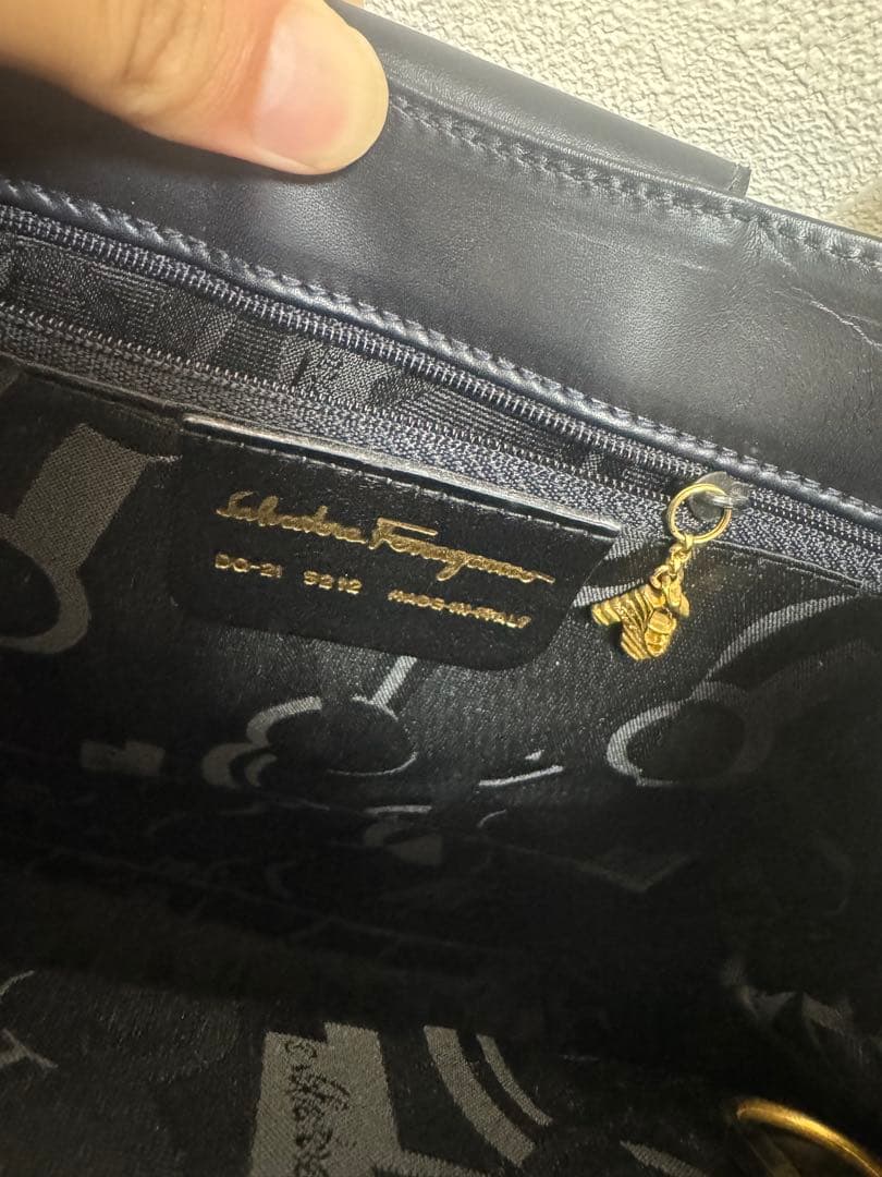 Salvatore Ferragamo ガンチーニ ハンドバッグ ブラック — image 4