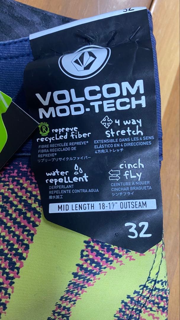 VOLCOM サーフパンツ 水着 スイムウェア 海パン 水陸両用　メンズ水着 — image 3