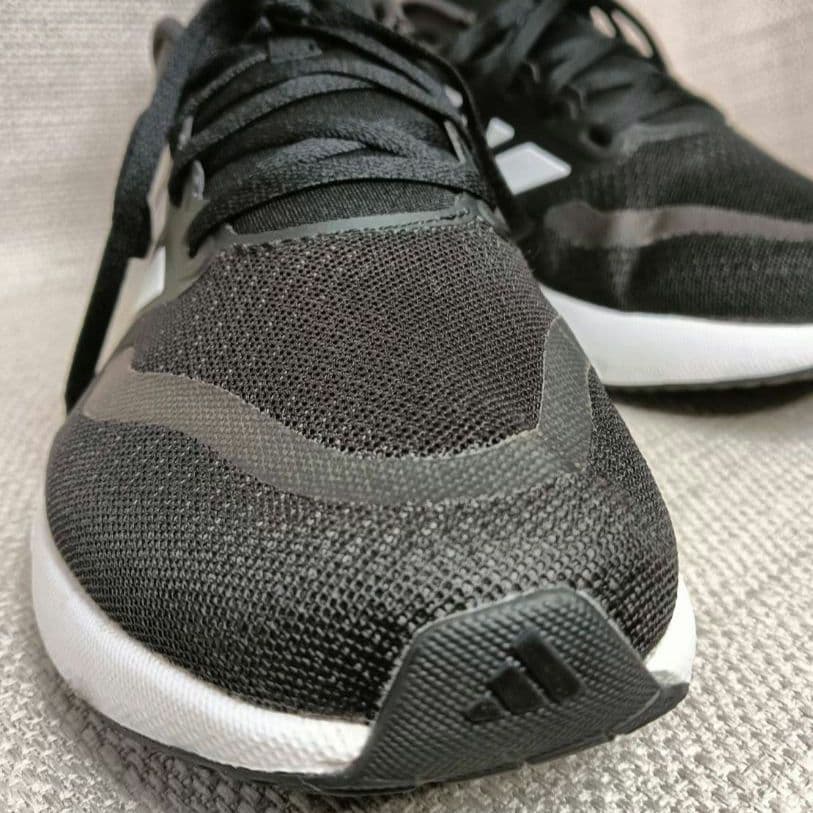 美品✨adidas ランニングシューズ ブラック 26.5cm — image 3