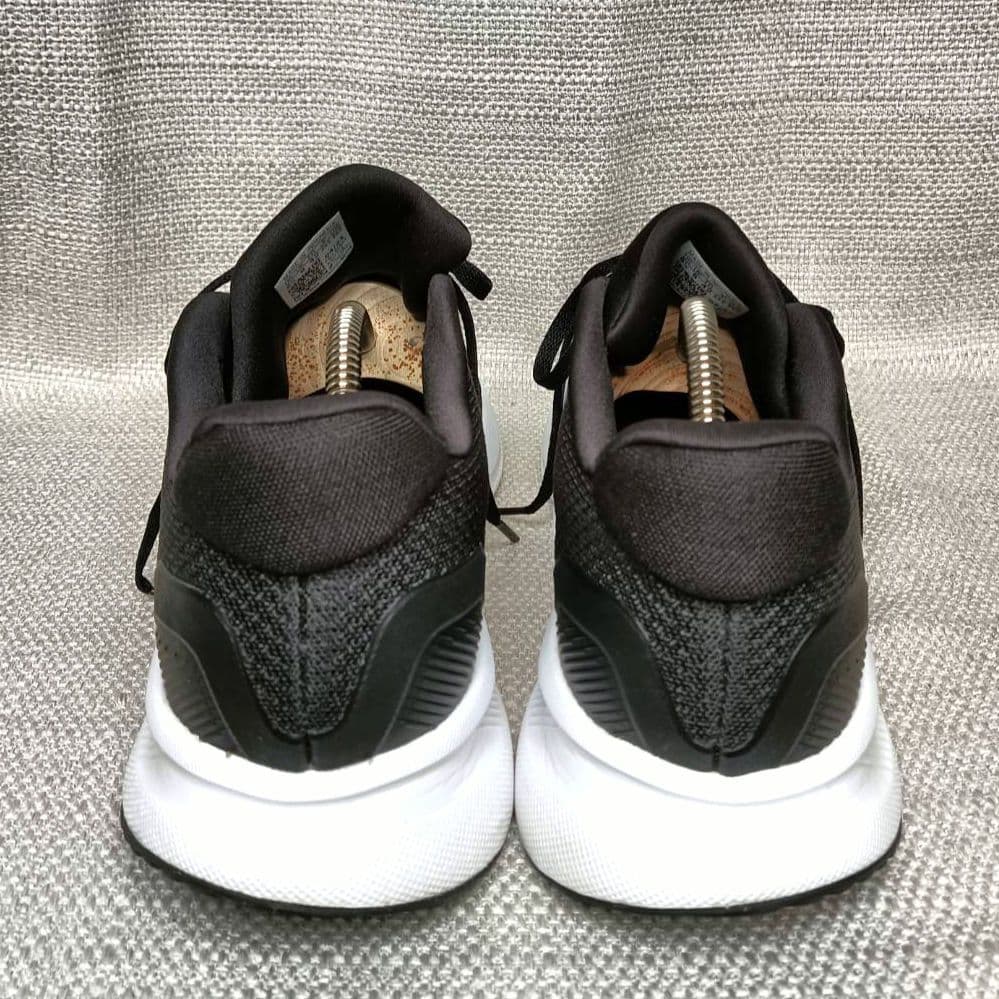 美品✨adidas ランニングシューズ ブラック 26.5cm — image 4