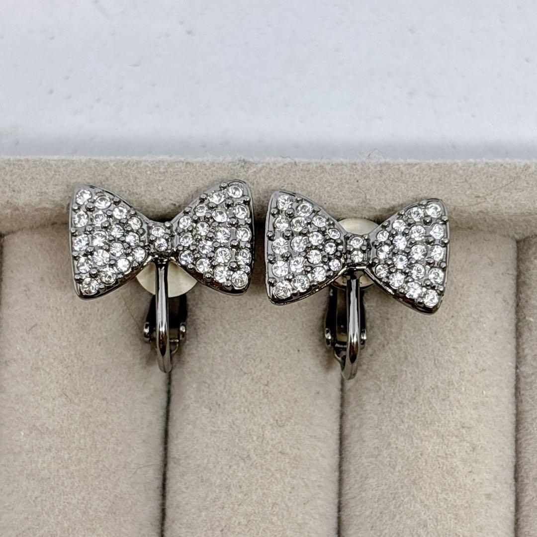 SWAROVSKI スワロフスキー リボンモチーフ イヤリング 箱付 — image 4