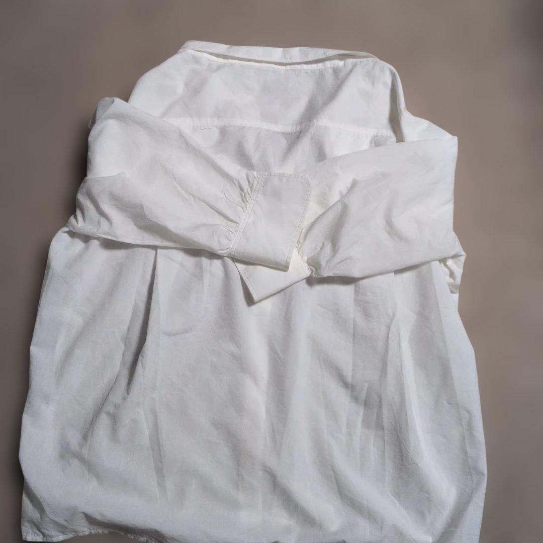 ジャケット風の白のブラウス — image 2