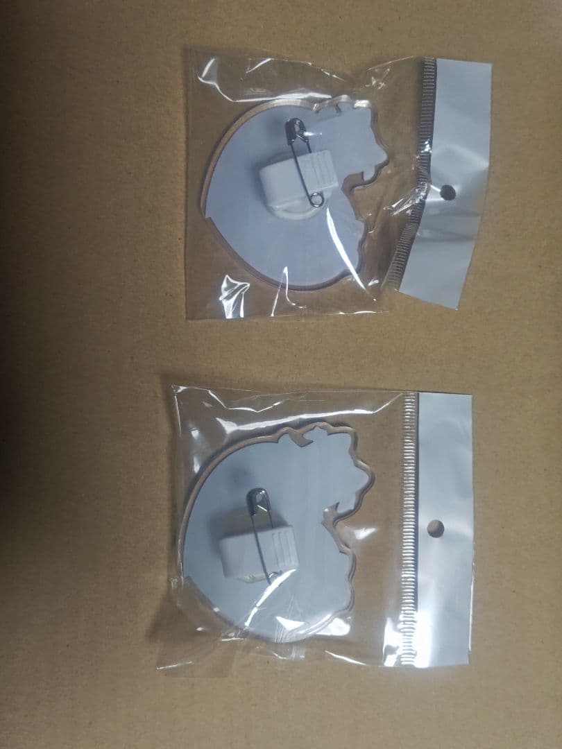 フワモコ　FUWAMOCO アクリルバッジ — image 2