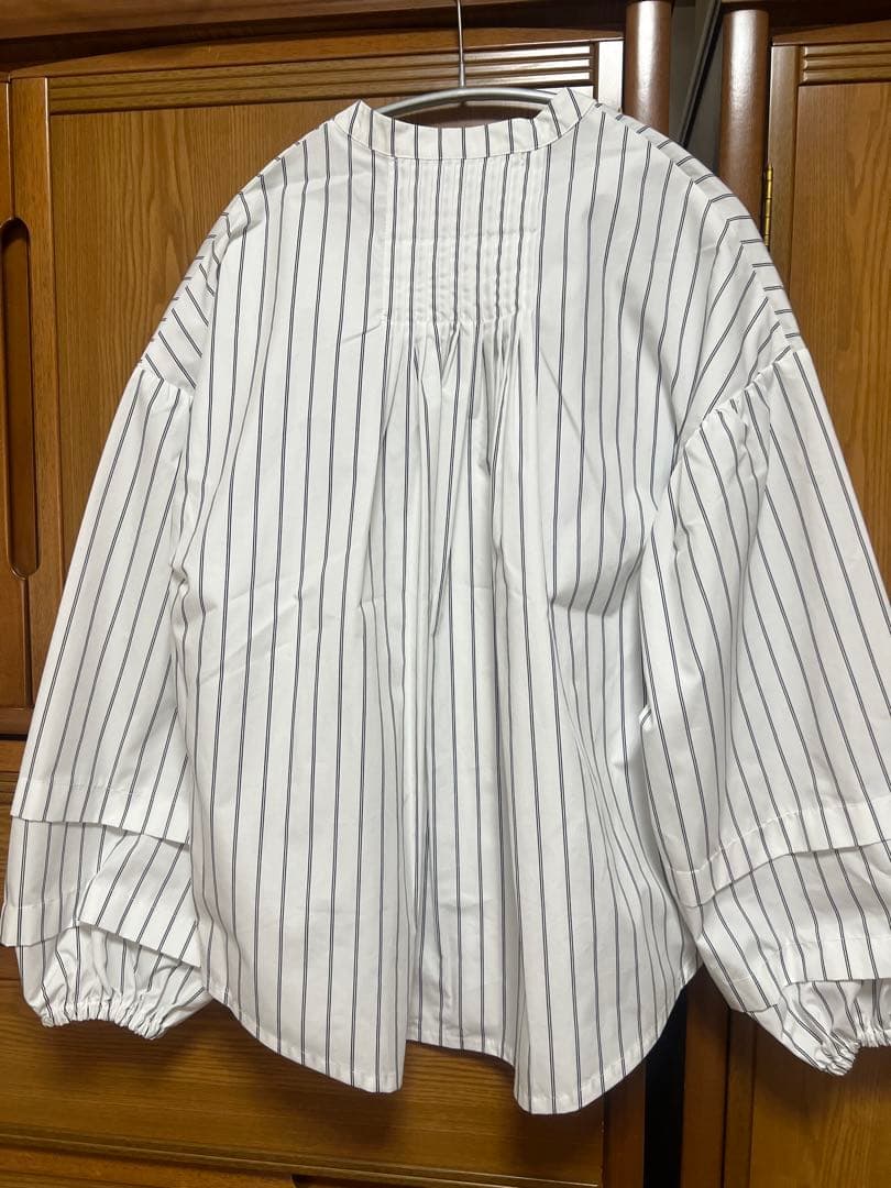 新品✨️YECCA VECCA ストライプピンタック 長袖ブラウス — image 2