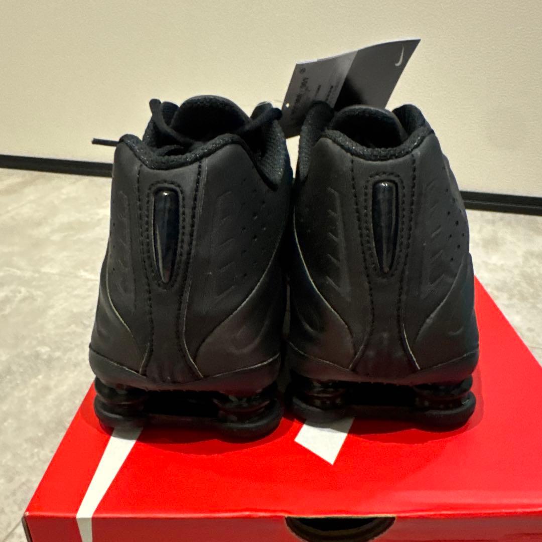 新品・未使用！NIKE Shox R4 Black スニーカー　29.0cm — image 3