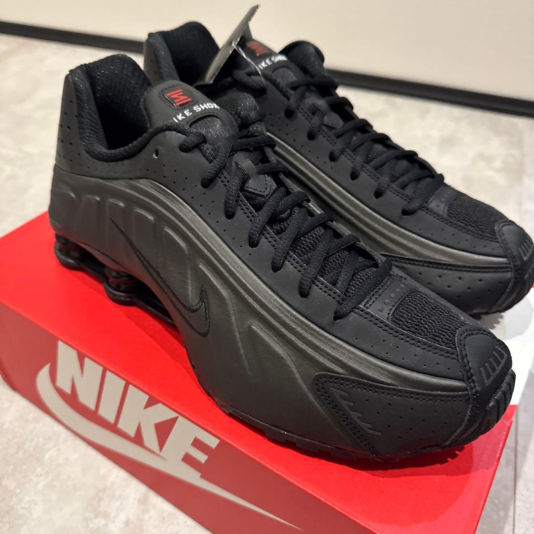 新品・未使用！NIKE Shox R4 Black スニーカー　29.0cm — image 4