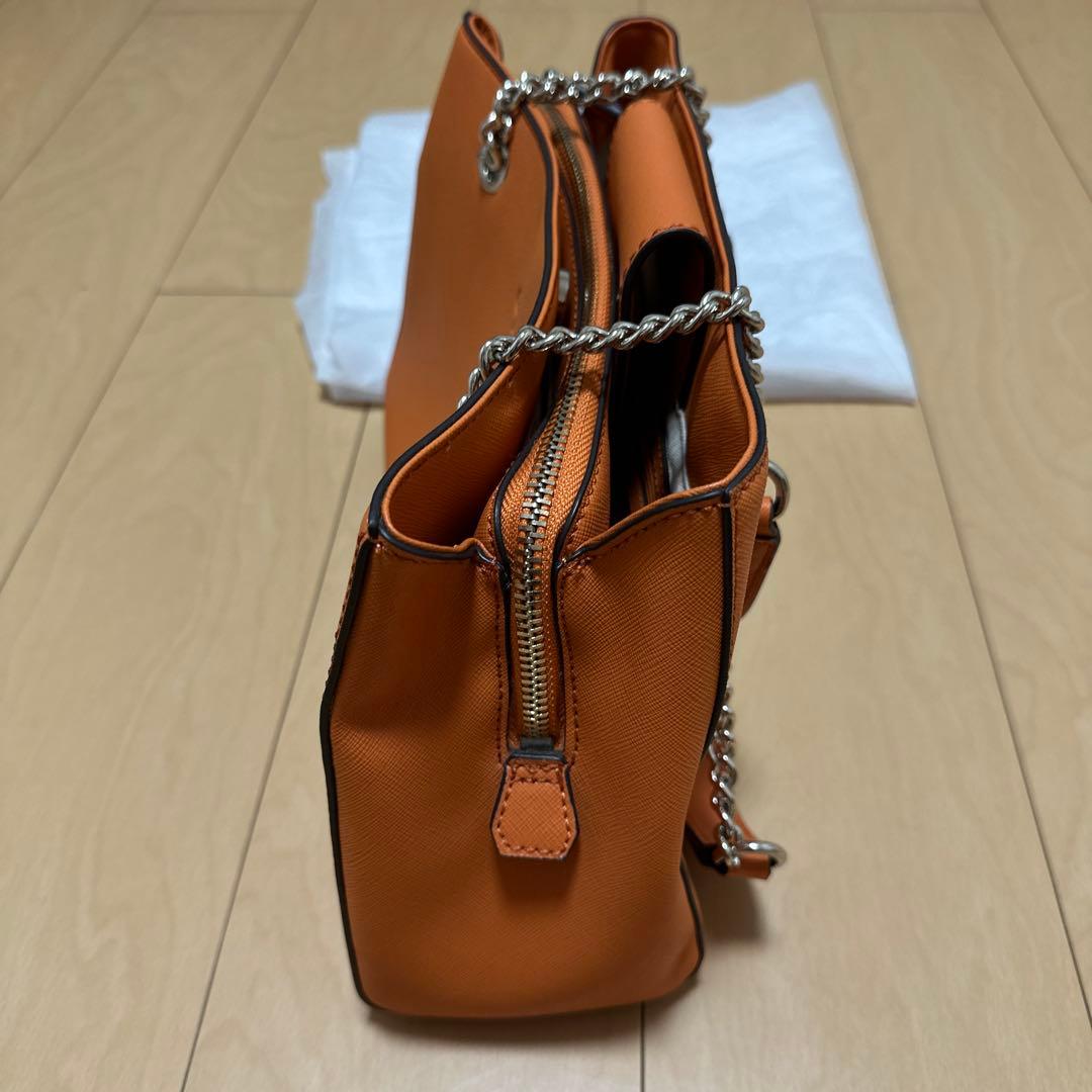 GUESS ハンドバッグ オレンジ チェーン 来月いっぱいまでの出品 — image 3