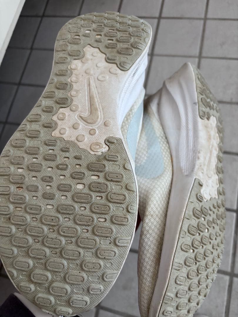 Nike ホワイト ランニングシューズ — image 2