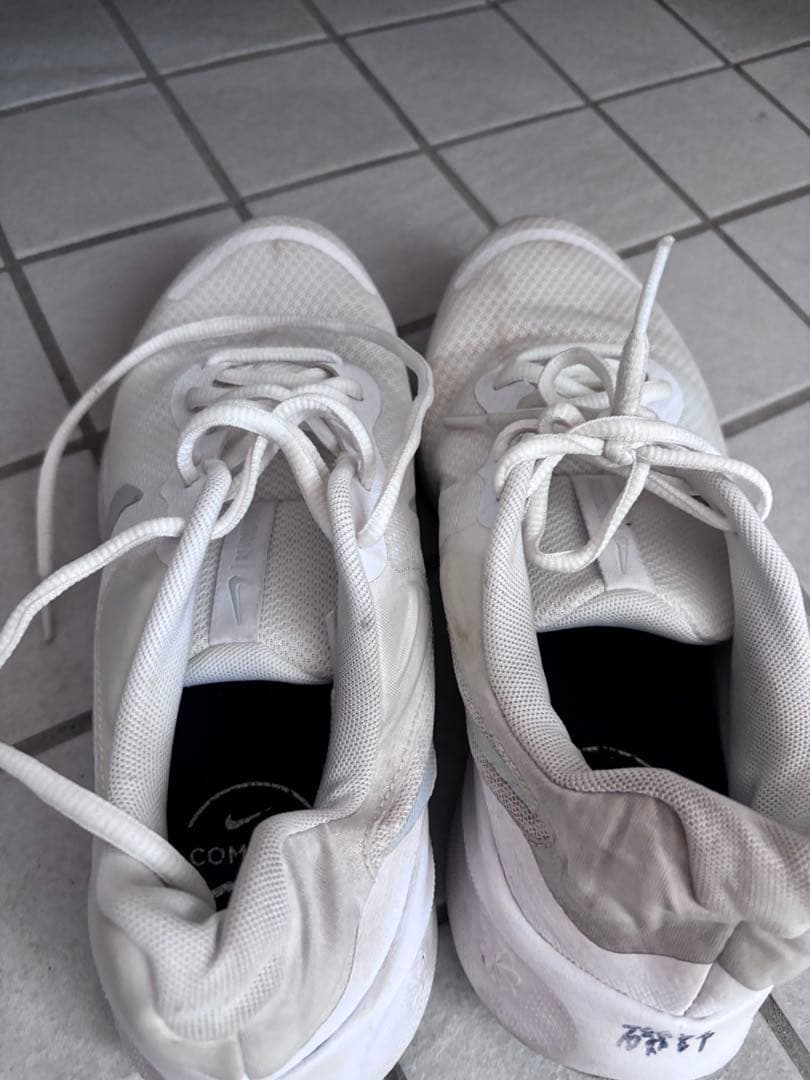Nike ホワイト ランニングシューズ — image 3