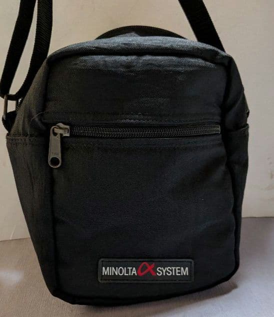 MINOLTA α SYSTEM カメラバッグ黒 & ストロボ用卓上スタンド — image 3