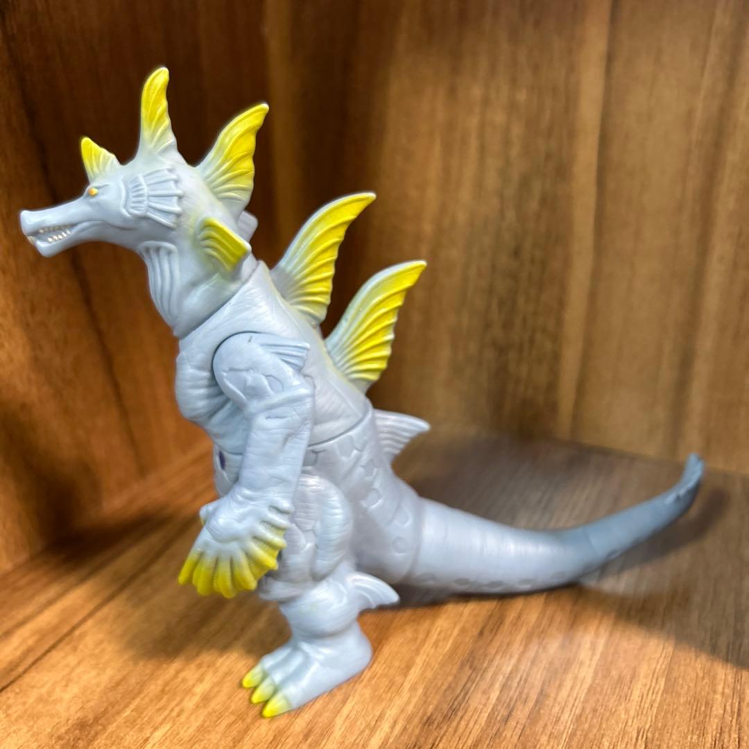 ウルトラ怪獣ゾアムルチ　ライブサイン付きソフビ　ウルトラマン — image 3
