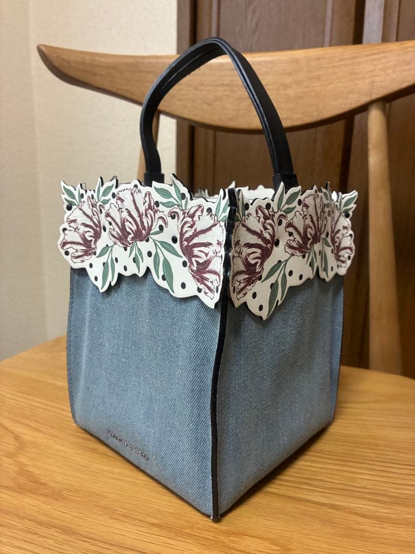 CHARLES & KEITH デニムハンドバッグ　花柄 — image 3