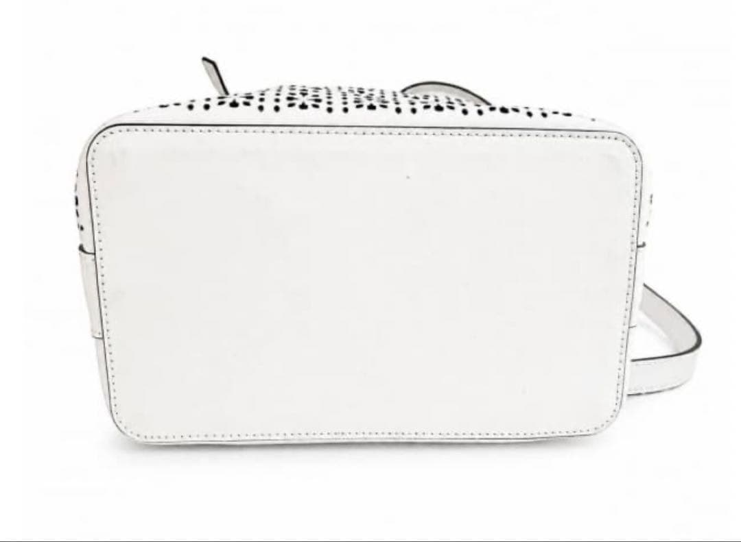 ♡FURLAコスタンザ♡パンチングフラワー♡ホワイト巾着ハンドバッグ♡未使用♡ — image 3