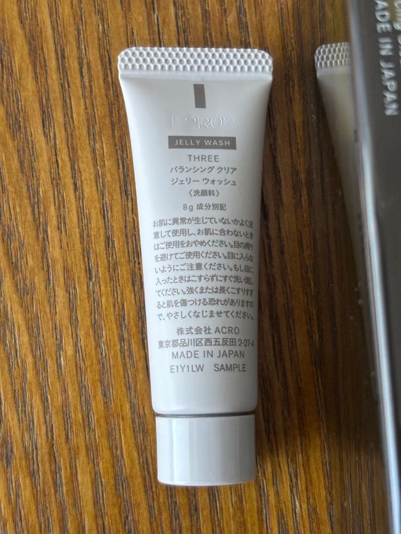 THREE バランシング クレンジングオイル 185ml 洗顔料8g付き — image 3