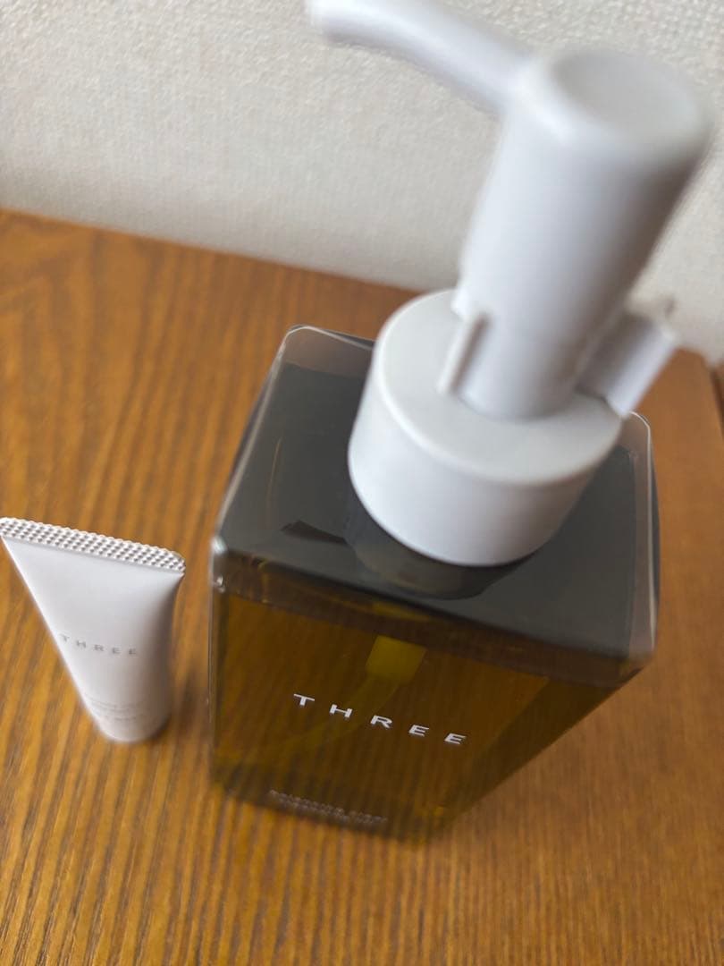 THREE バランシング クレンジングオイル 185ml 洗顔料8g付き — image 4