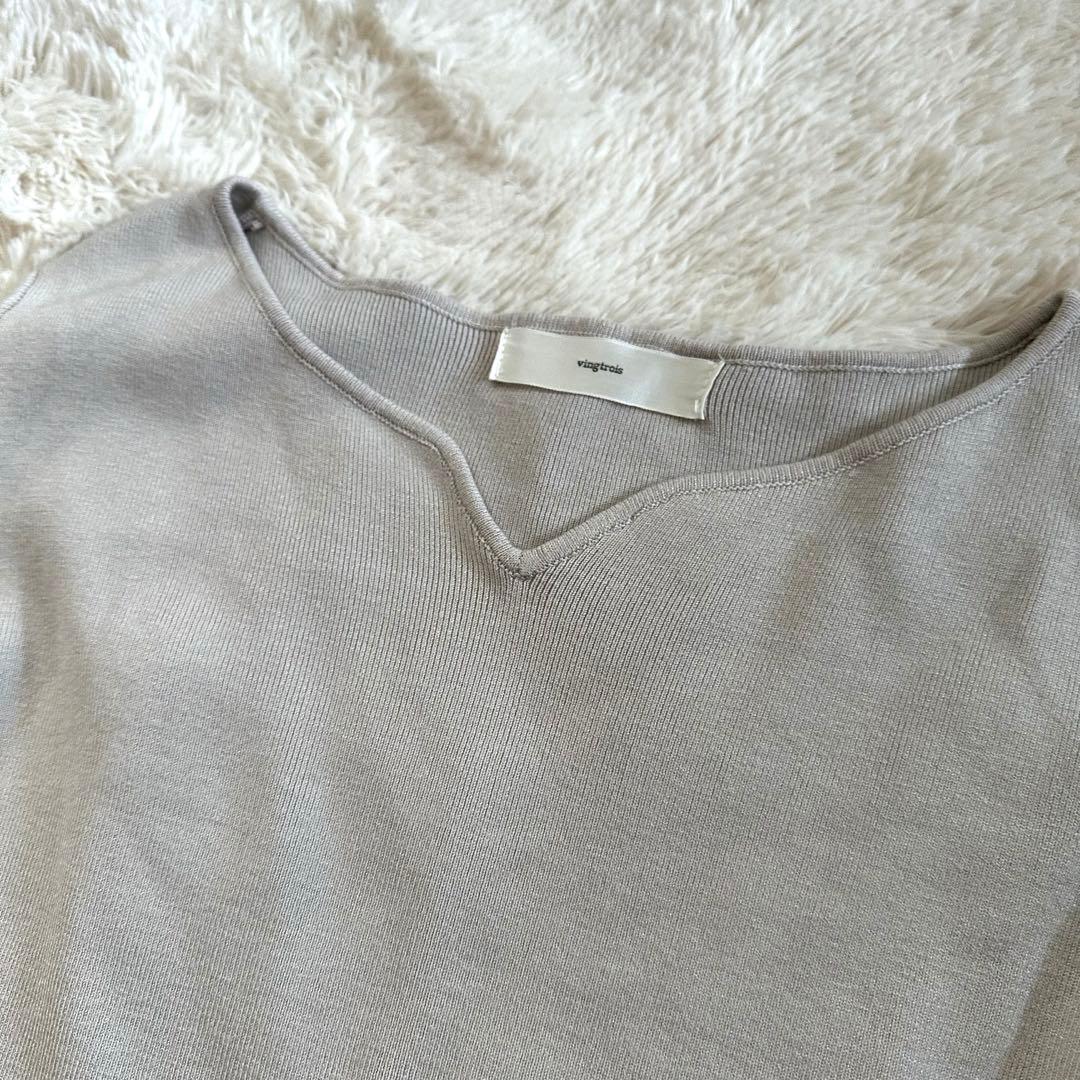 vingtroisバントロア【美品】グレージュ　Ｖネック　長袖トップス　F — image 4
