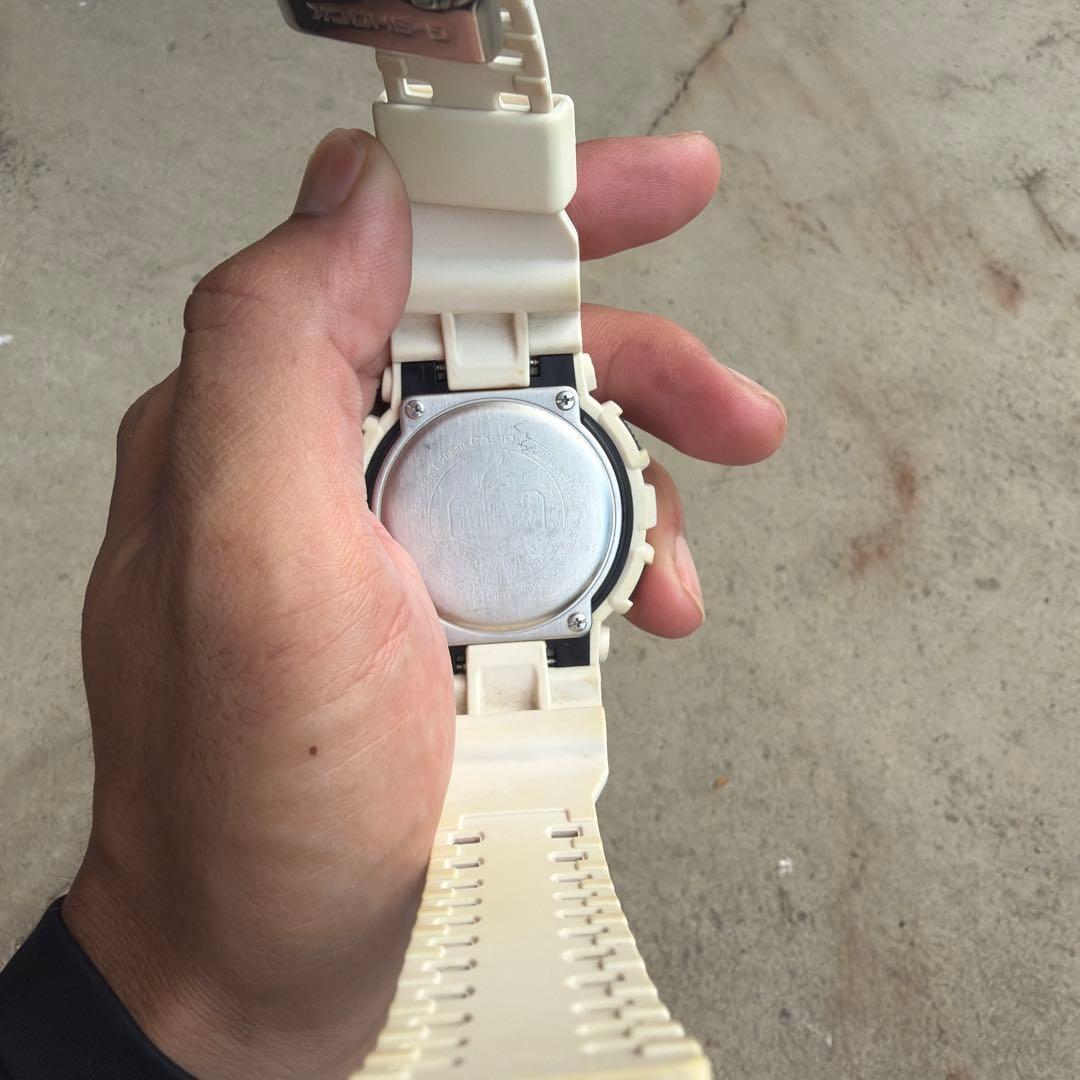 CASIO G-SHOCK ホワイト デジタル腕時計 — image 2