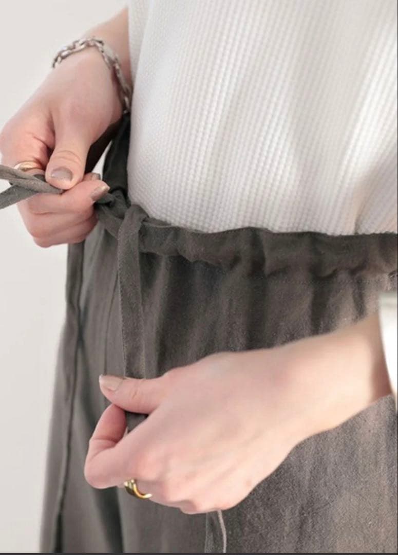 【新品未開封】リネンドロストテーパードパンツ — image 3