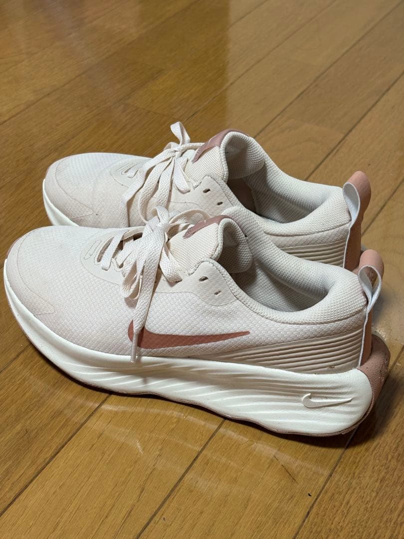 ［美品］NIKE スニーカー ホワイト ピンク　ウォーキング — image 2