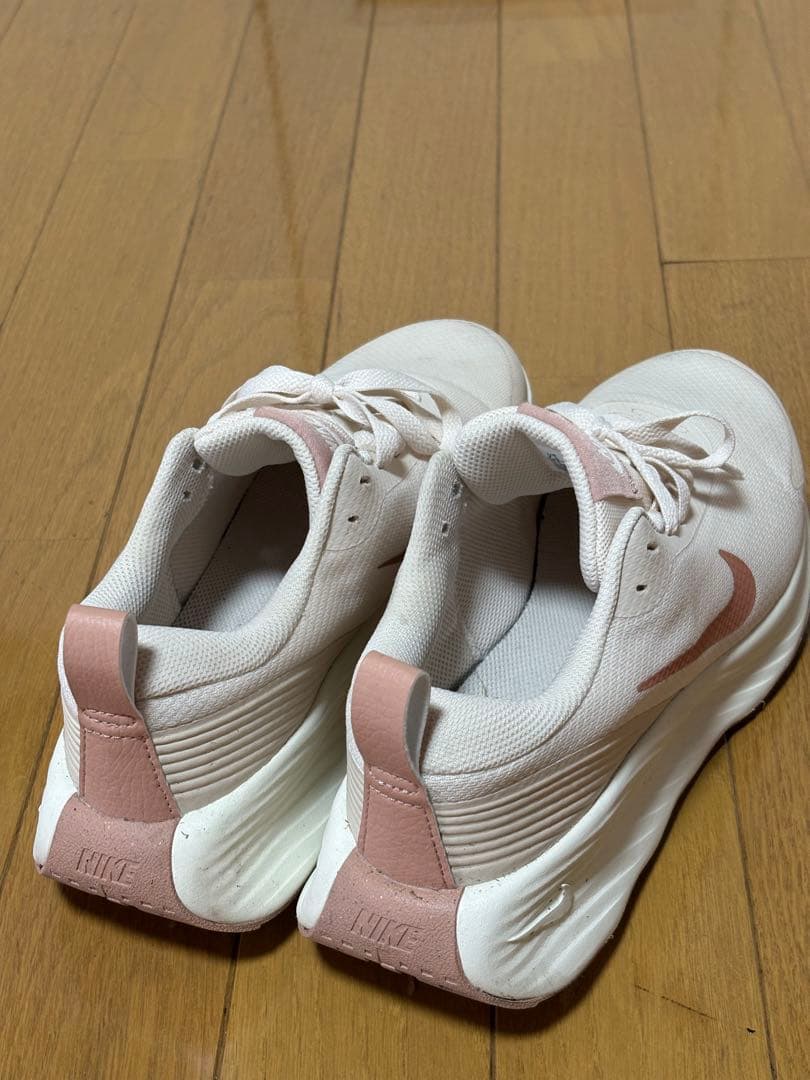 ［美品］NIKE スニーカー ホワイト ピンク　ウォーキング — image 3