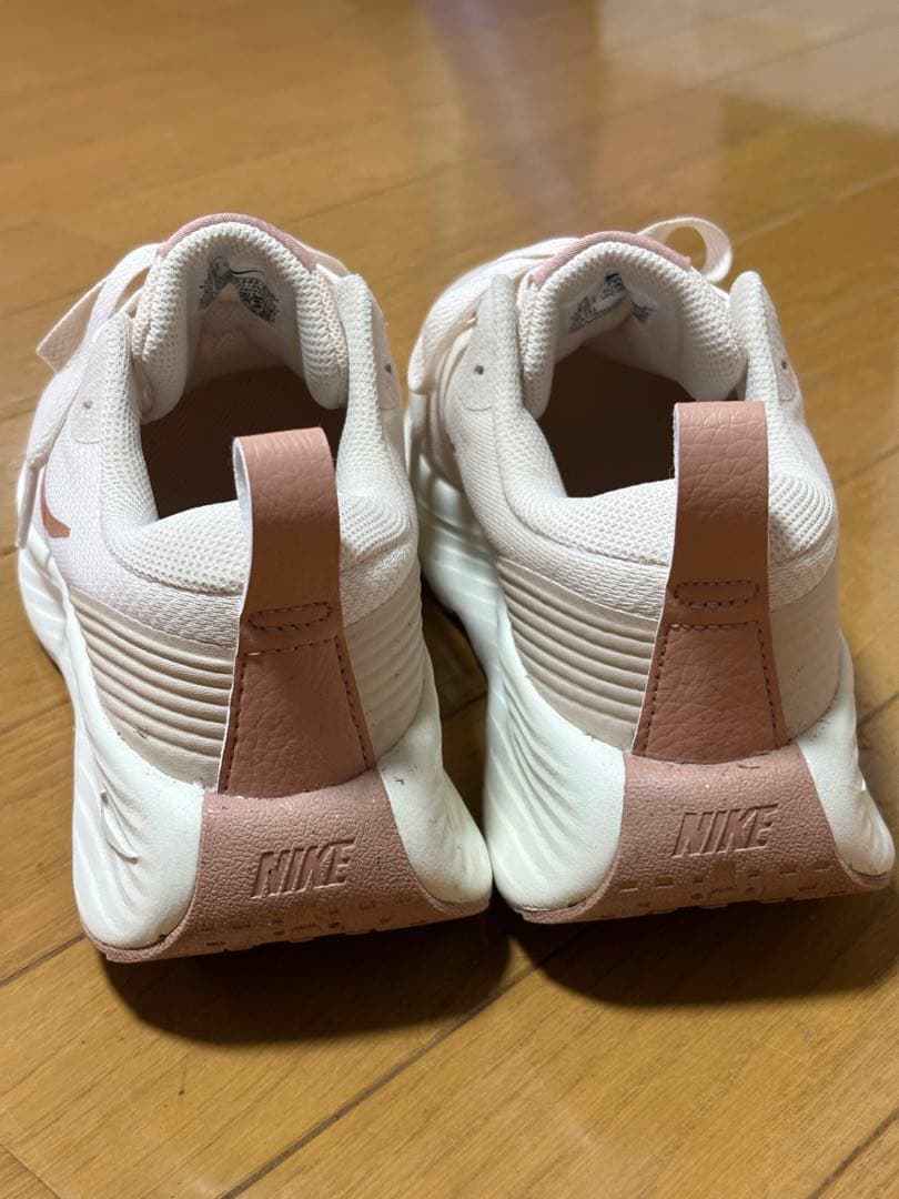 ［美品］NIKE スニーカー ホワイト ピンク　ウォーキング — image 4