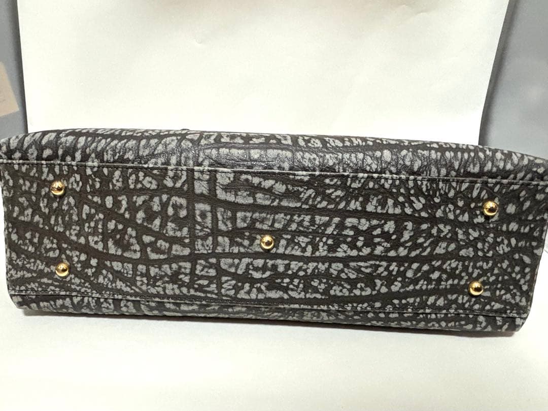 美品　カモシカ皮バッグ — image 3