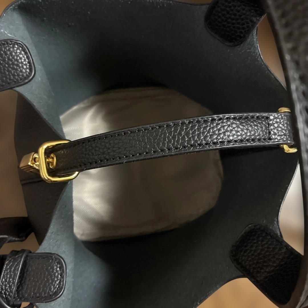 ⭐️新品レザー本革高級牛革鍵付きキューブバッグバケットバッグブラック ポーチ付！ — image 5