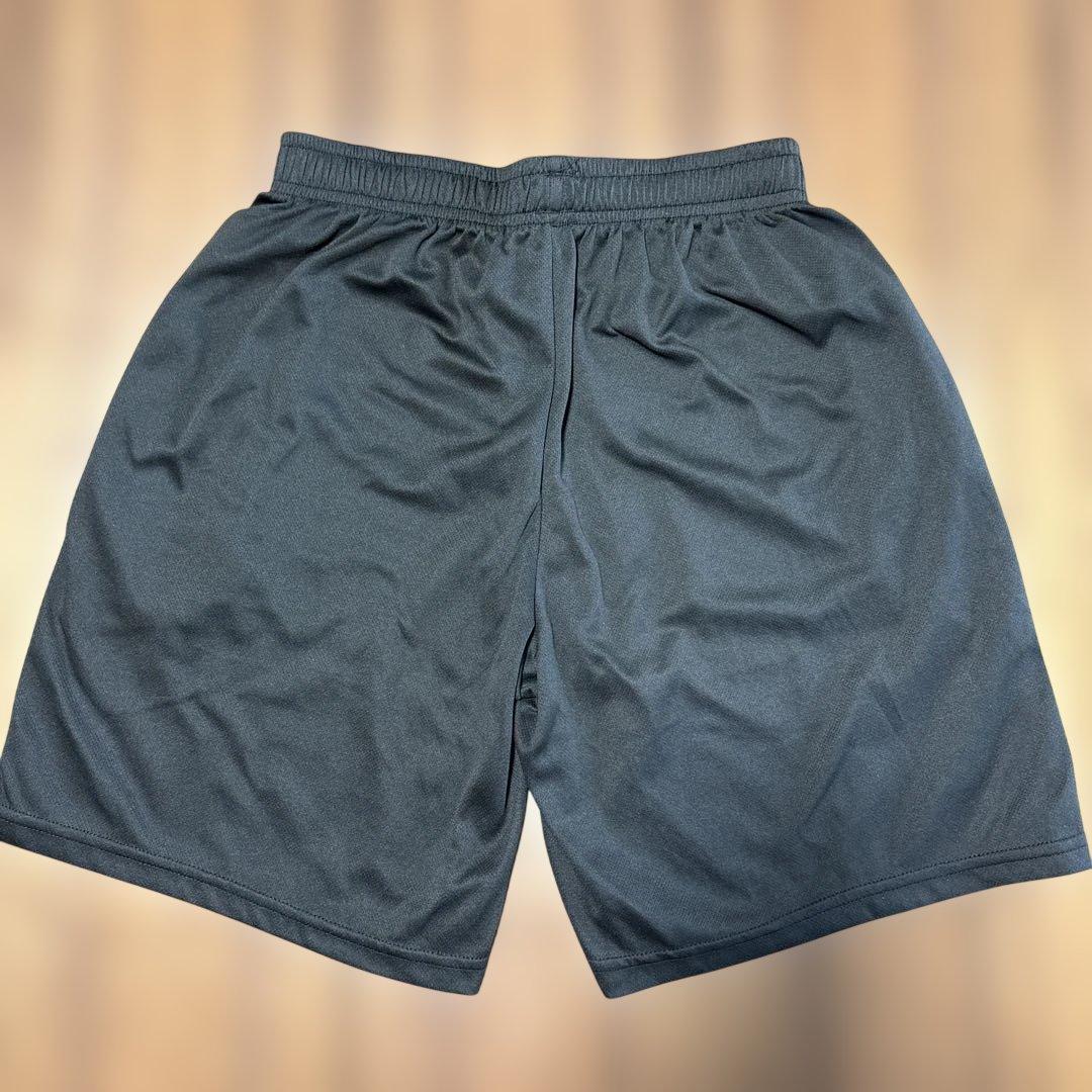 アディダス　ハーフパンツ　子供のXLサイズ — image 2