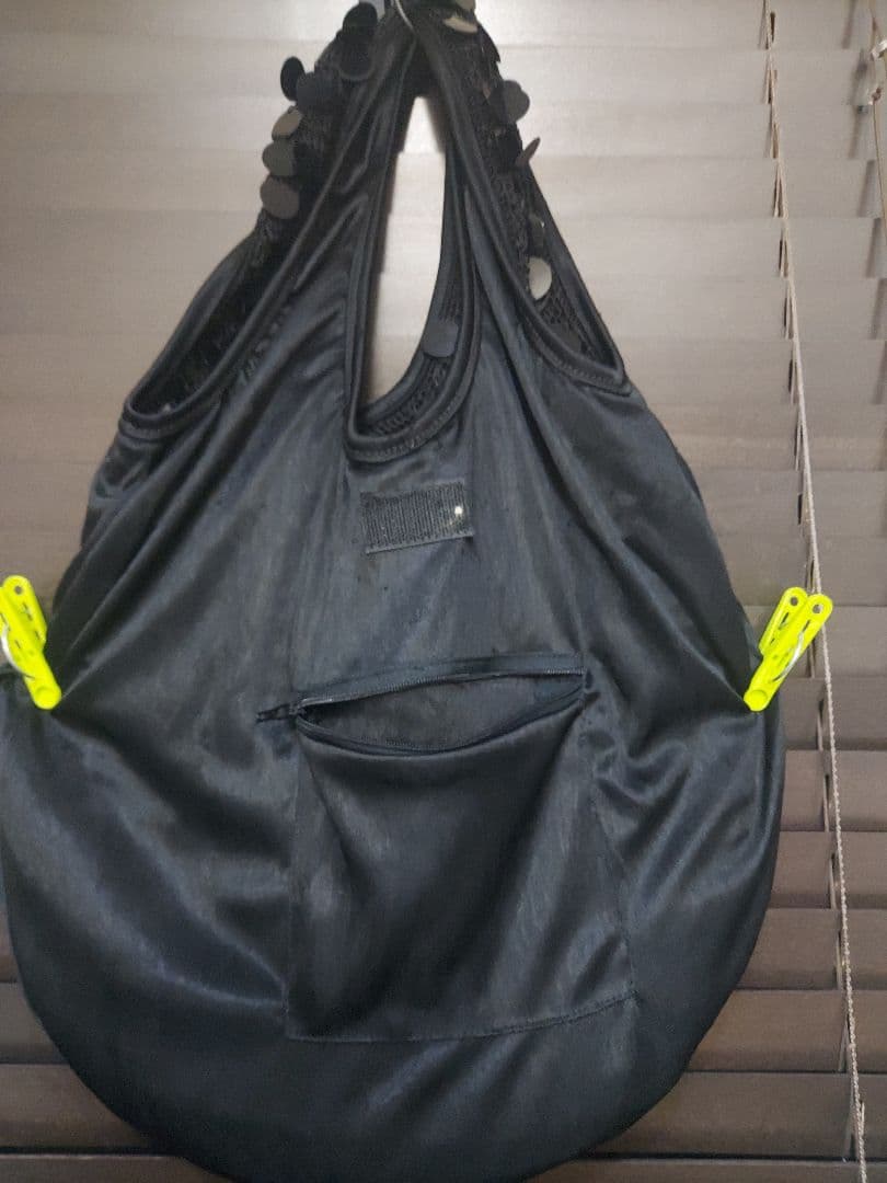 新品。スパンコール装飾 ハンドバッグ ブラック — image 2