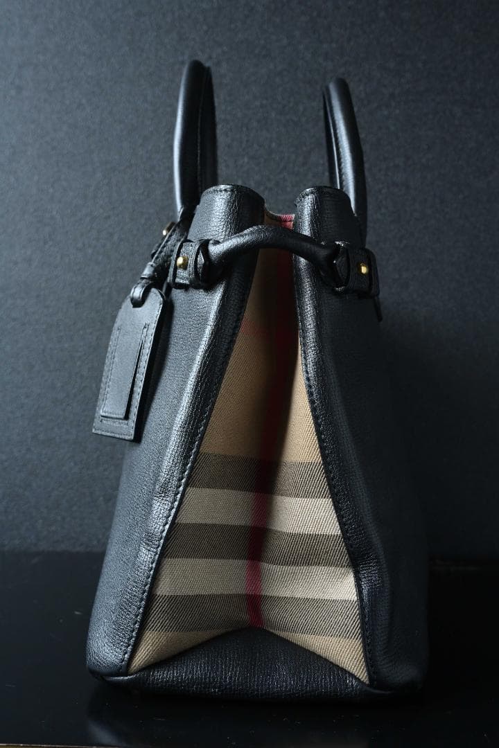 【美品】BURBERRY バナーバッグ ミディアム レザー ハンドバッグ 黒 — image 4