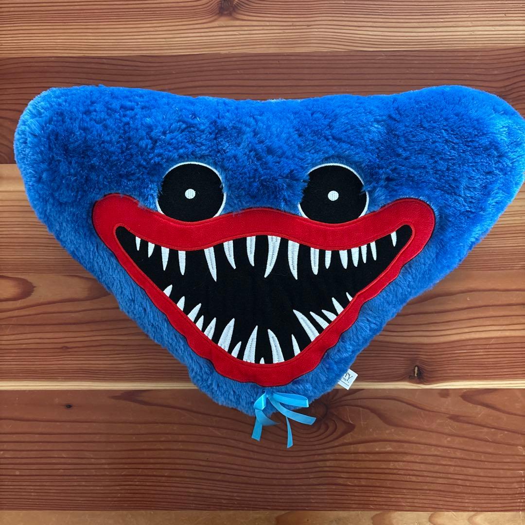 Poppy Playtime Huggy Wuggy ハギーワギークッション — image 3