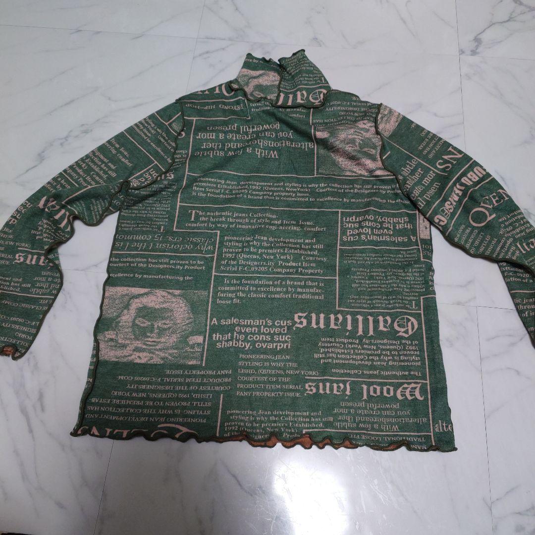 ニュースペーパー柄 ハイネック 長袖 カットソー/リバーシブル — image 3